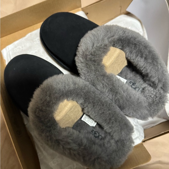 Black and Gray Fur-Lined Slippers - Picture 6 of 11